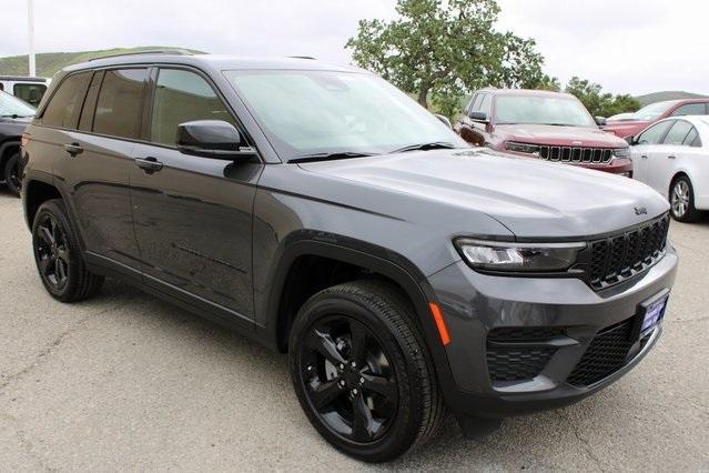 new 2025 Jeep Grand Cherokee car, priced at $40,375