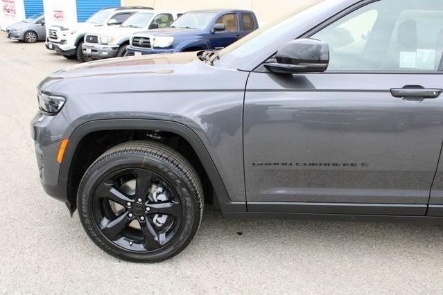 new 2025 Jeep Grand Cherokee car, priced at $40,375