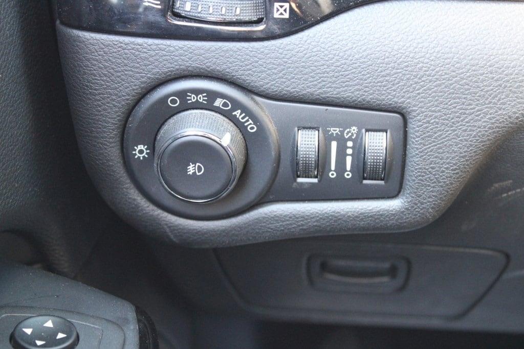 used 2021 Jeep Cherokee car, priced at $17,990