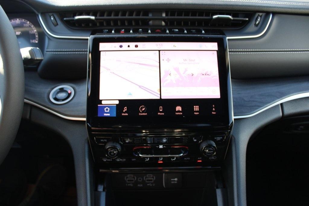 new 2025 Jeep Grand Cherokee car, priced at $41,785