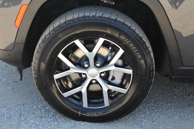 new 2025 Jeep Grand Cherokee car, priced at $41,896