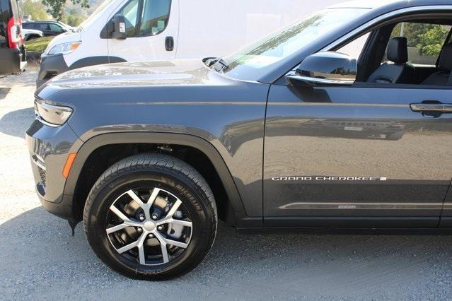 new 2025 Jeep Grand Cherokee car, priced at $41,896