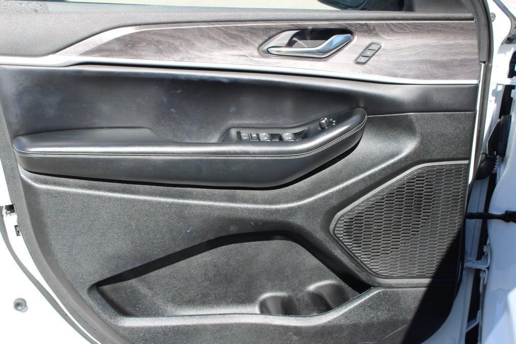 used 2023 Jeep Grand Cherokee L car, priced at $24,990