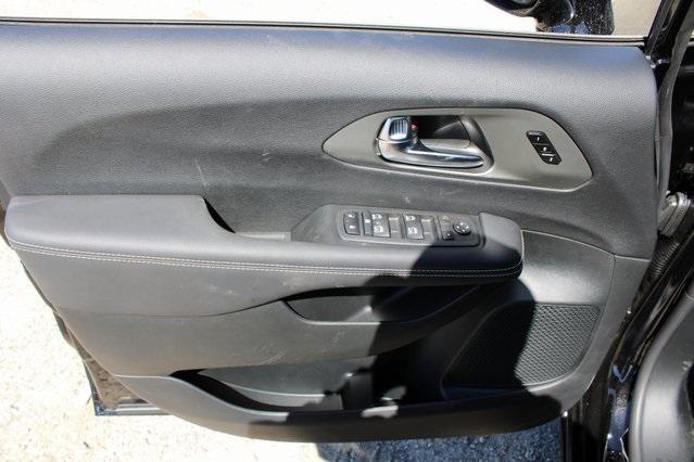 new 2025 Chrysler Pacifica car, priced at $39,820