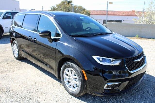 new 2025 Chrysler Pacifica car, priced at $39,820