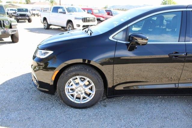 new 2025 Chrysler Pacifica car, priced at $39,820
