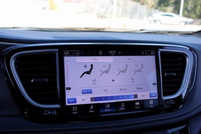 new 2025 Chrysler Pacifica car, priced at $39,820