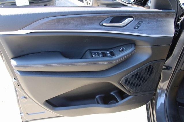 new 2025 Jeep Grand Cherokee car, priced at $41,896