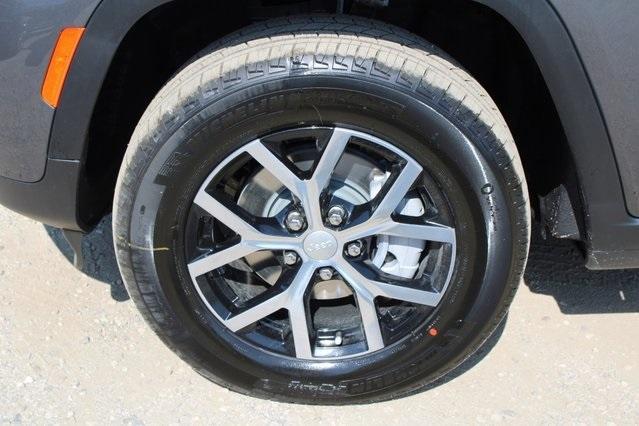 new 2025 Jeep Grand Cherokee car, priced at $41,896