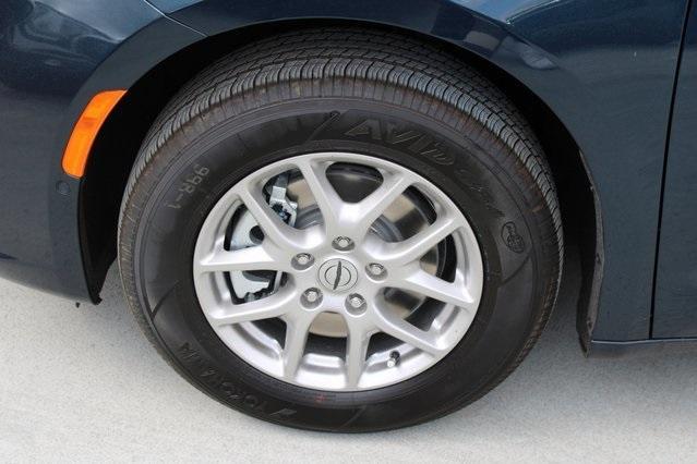 new 2025 Chrysler Pacifica car, priced at $40,622