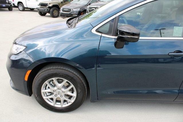 new 2025 Chrysler Pacifica car, priced at $40,622