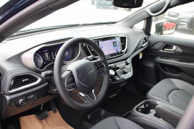 new 2025 Chrysler Pacifica car, priced at $40,622
