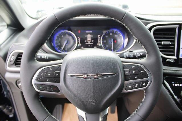 new 2025 Chrysler Pacifica car, priced at $40,622