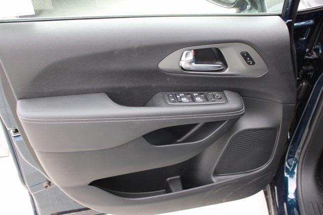 new 2025 Chrysler Pacifica car, priced at $40,622