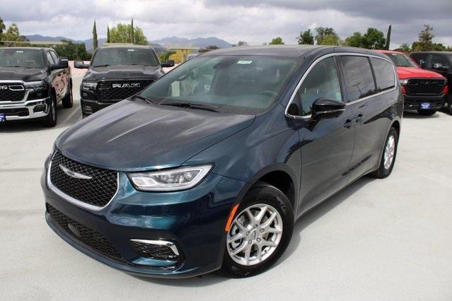new 2025 Chrysler Pacifica car, priced at $40,622