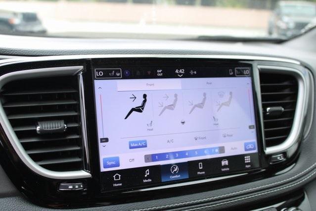 new 2025 Chrysler Pacifica car, priced at $40,622