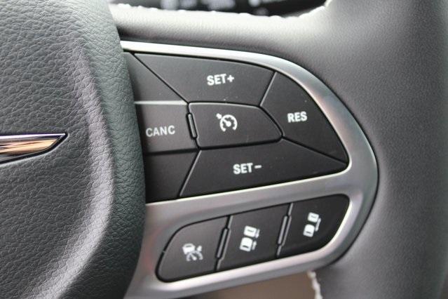 new 2025 Chrysler Pacifica car, priced at $40,622