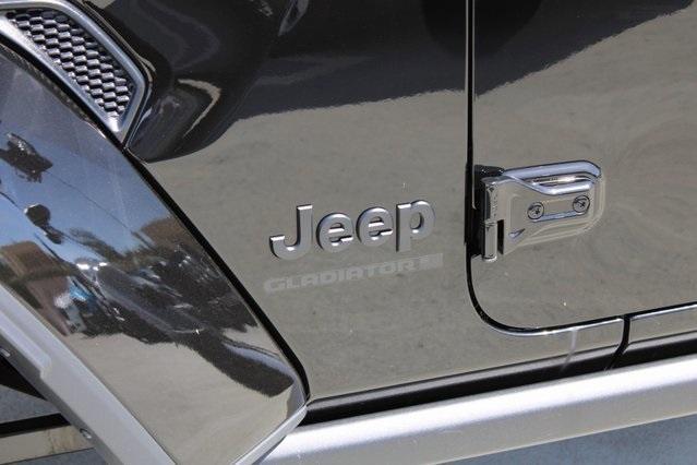 new 2025 Jeep Gladiator car, priced at $40,735