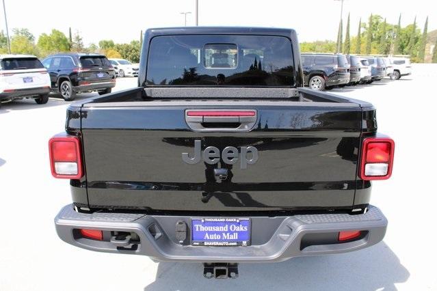 new 2025 Jeep Gladiator car, priced at $40,735
