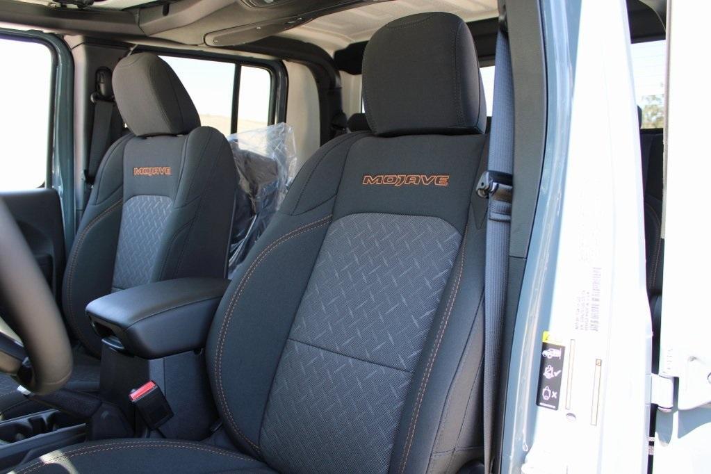new 2025 Jeep Gladiator car, priced at $44,875