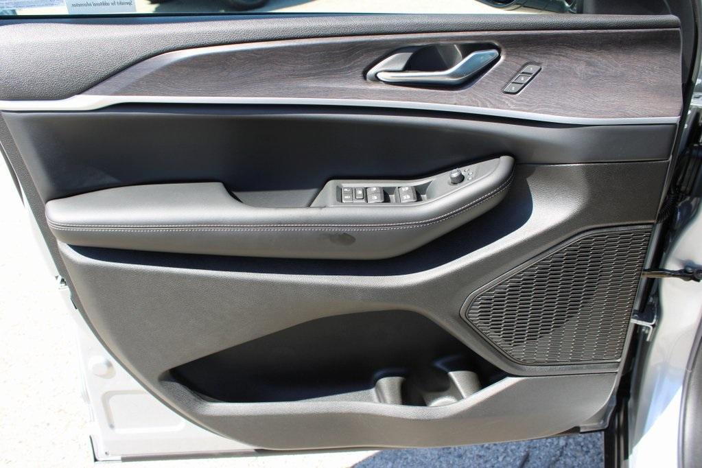 new 2025 Jeep Grand Cherokee L car, priced at $49,335