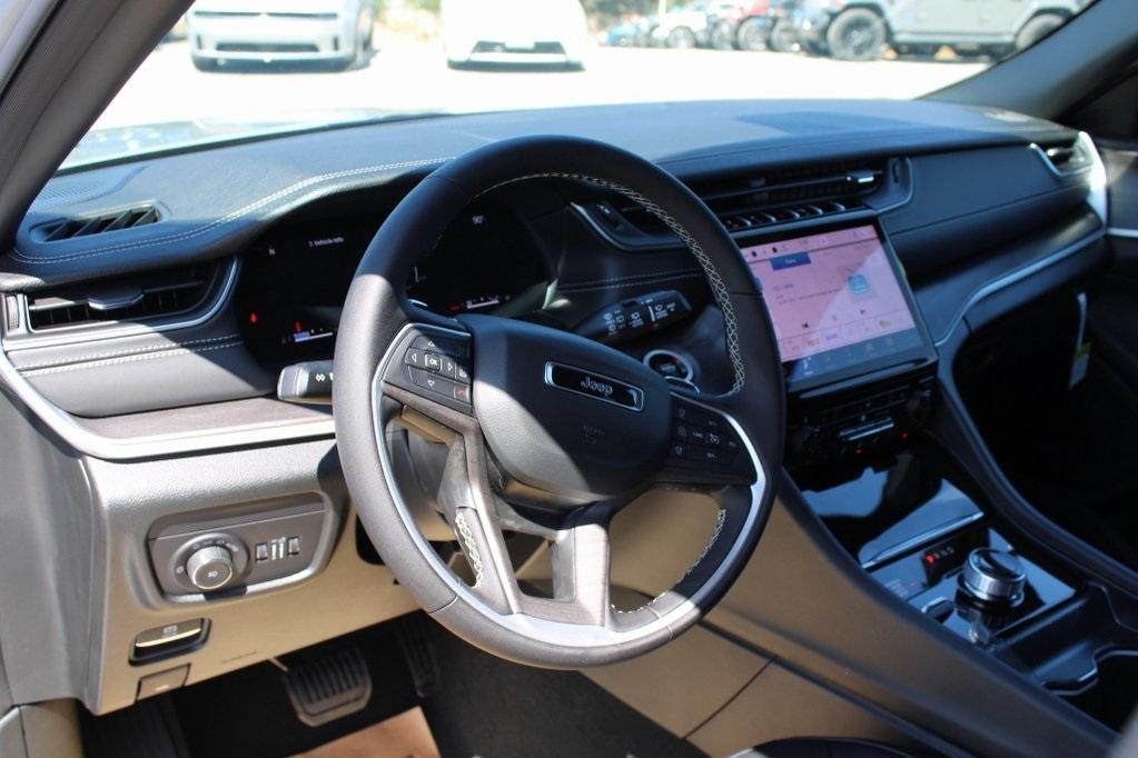 new 2025 Jeep Grand Cherokee L car, priced at $49,335