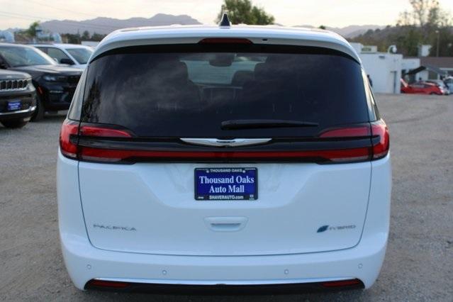 new 2025 Chrysler Pacifica Hybrid car