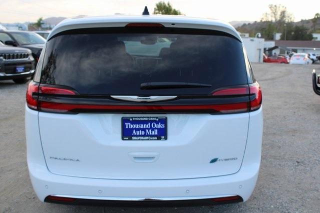 new 2025 Chrysler Pacifica Hybrid car