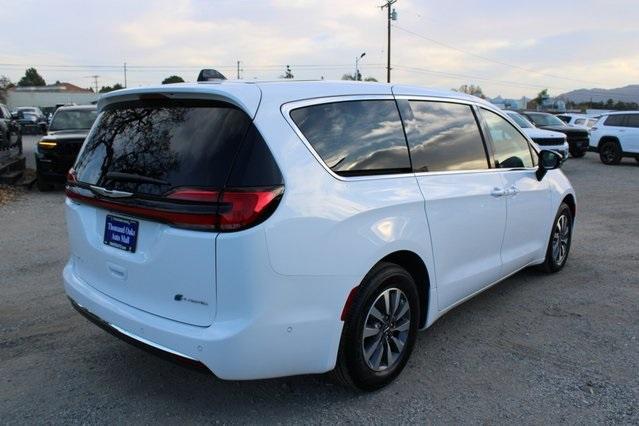 new 2025 Chrysler Pacifica Hybrid car