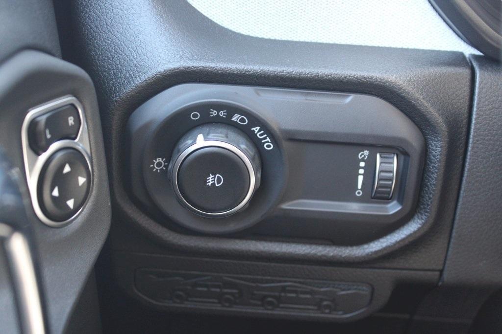 new 2025 Jeep Wrangler car, priced at $39,250