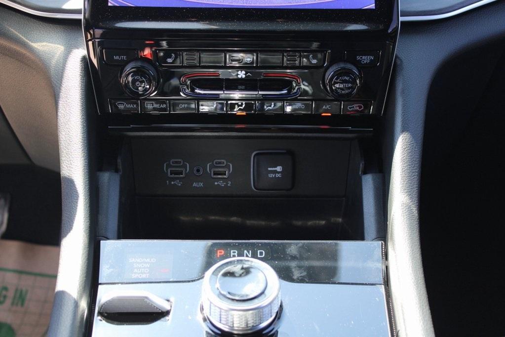 new 2025 Jeep Grand Cherokee car, priced at $47,760