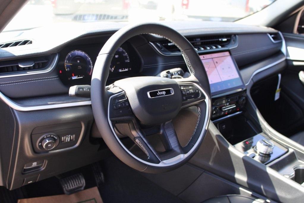 new 2025 Jeep Grand Cherokee car, priced at $47,760