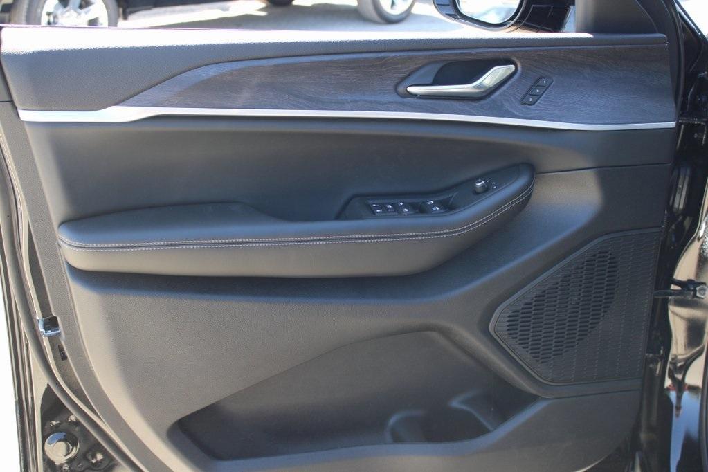 new 2025 Jeep Grand Cherokee car, priced at $47,760