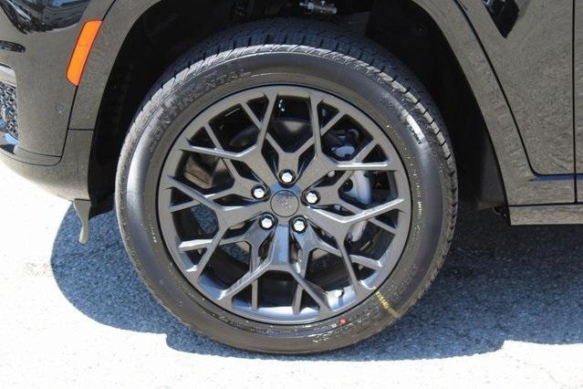 new 2025 Jeep Grand Cherokee L car, priced at $70,920