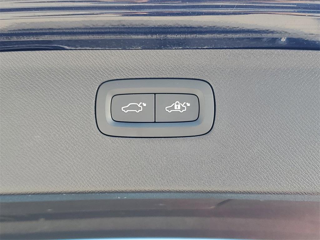 used 2022 Volvo XC90 car, priced at $36,888