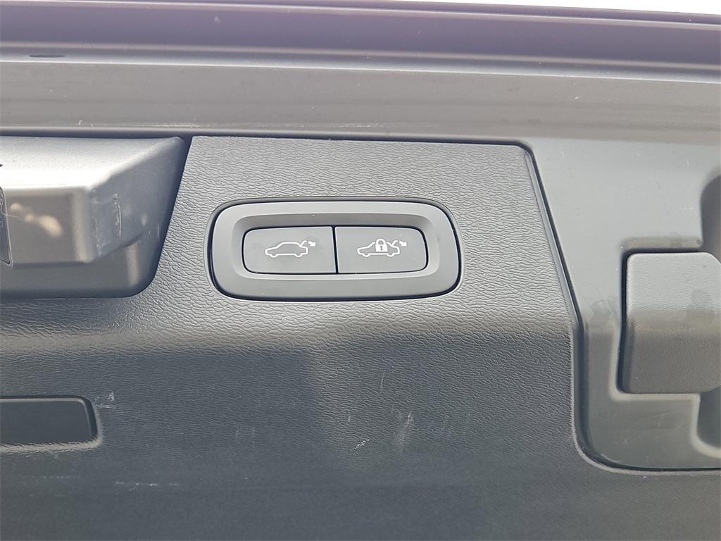 used 2022 Volvo XC60 car, priced at $33,988