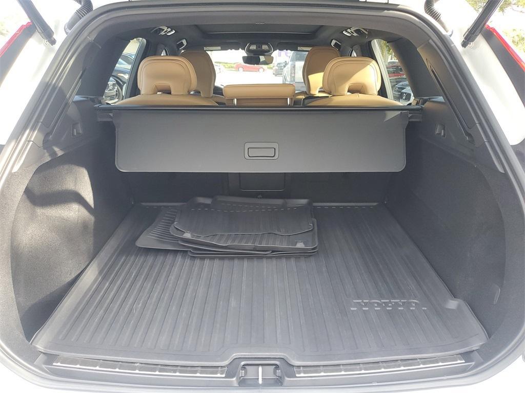 used 2022 Volvo XC60 car, priced at $39,588