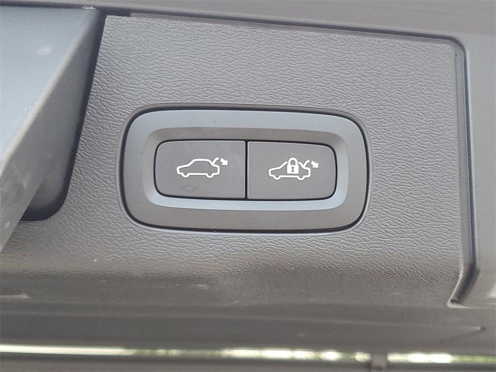 used 2023 Volvo XC60 car, priced at $33,888