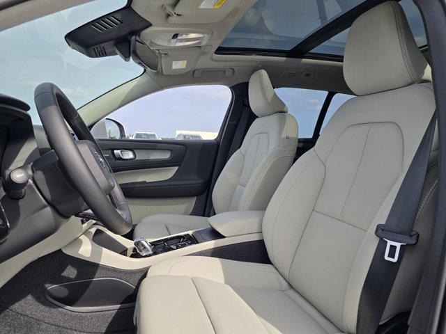 new 2025 Volvo XC40 car, priced at $51,015