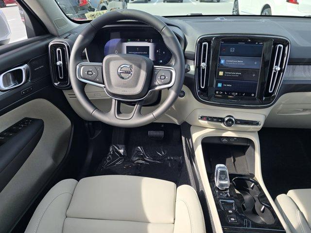 new 2025 Volvo XC40 car, priced at $51,015