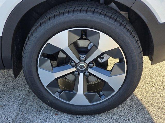 new 2025 Volvo XC40 car, priced at $44,153
