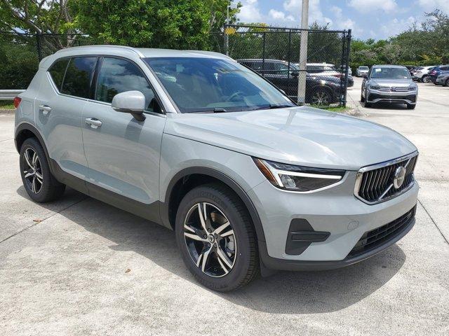 new 2025 Volvo XC40 car, priced at $43,045