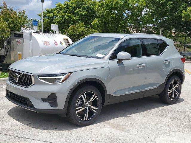 new 2025 Volvo XC40 car, priced at $43,045