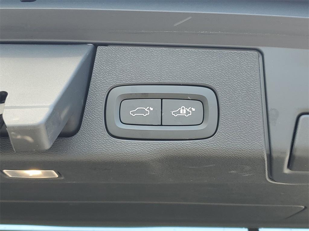 used 2022 Volvo XC60 car, priced at $37,888