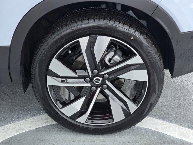 new 2025 Volvo XC40 car, priced at $51,015