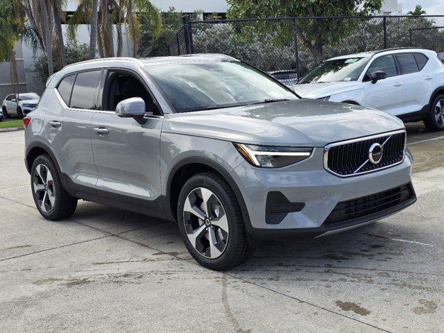 new 2025 Volvo XC40 car, priced at $46,015