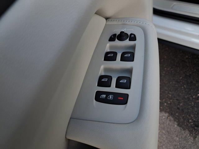 new 2026 Volvo XC60 Plug-In Hybrid car, priced at $72,051