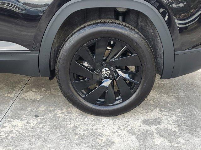 new 2025 Volkswagen Atlas Cross Sport car, priced at $41,969