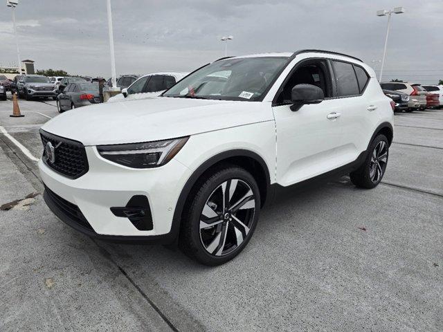 new 2025 Volvo XC40 car, priced at $51,215