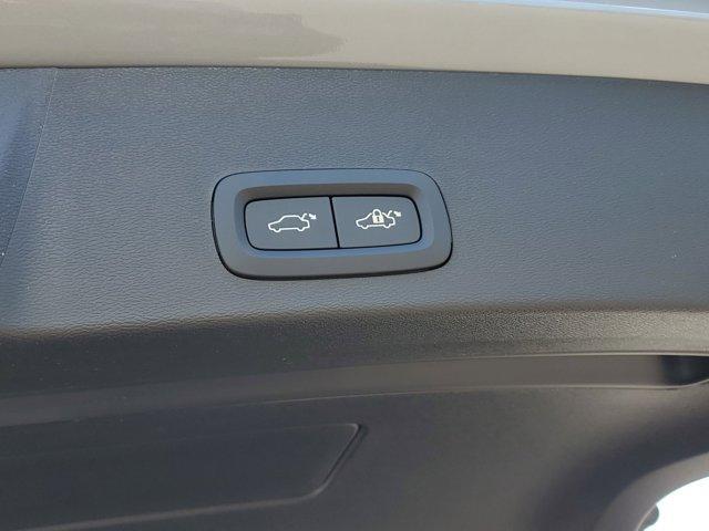 new 2025 Volvo XC40 car, priced at $48,910